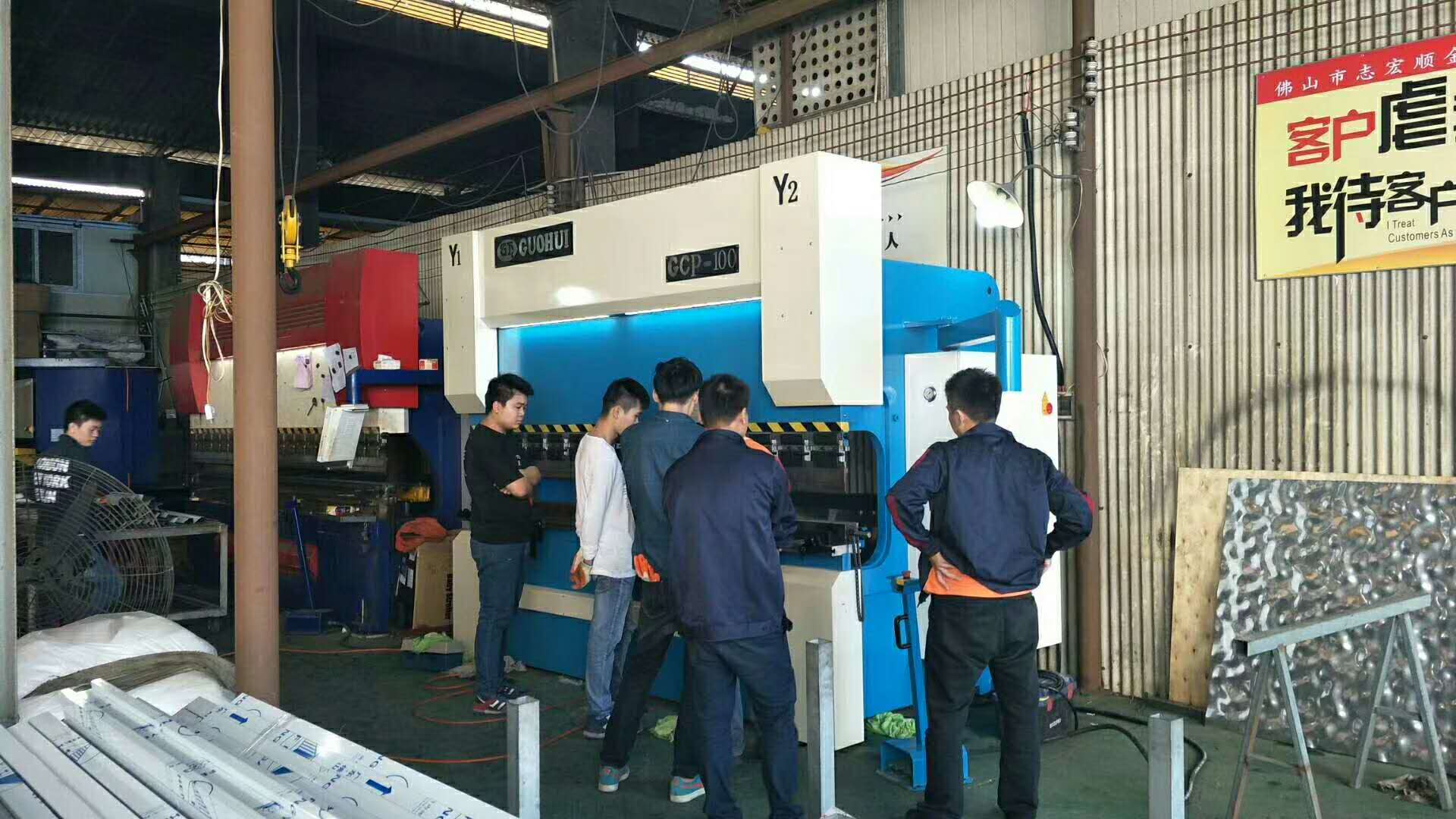 國輝機械3臺電液伺服折彎機抵達(dá)佛山力源市場