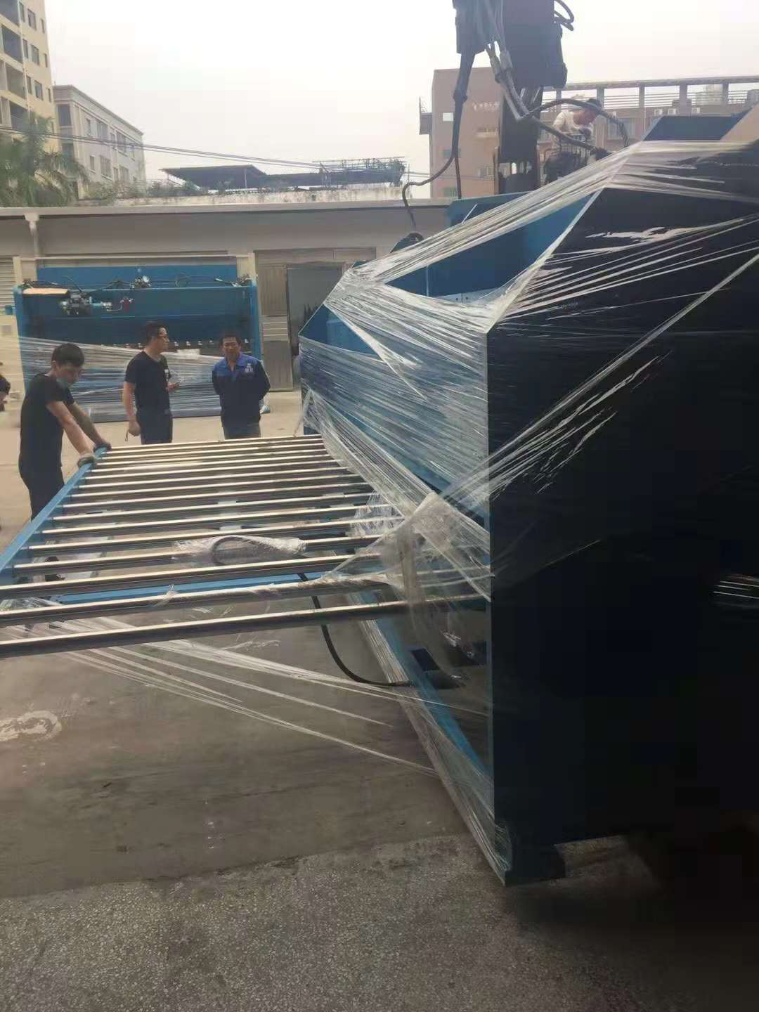 感謝彭總惠購國輝刨槽機(jī)折彎機(jī)