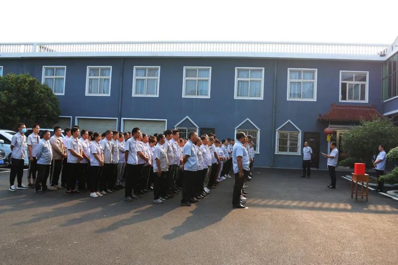 花溪科技舉行“送溫暖、獻愛心”捐助活動